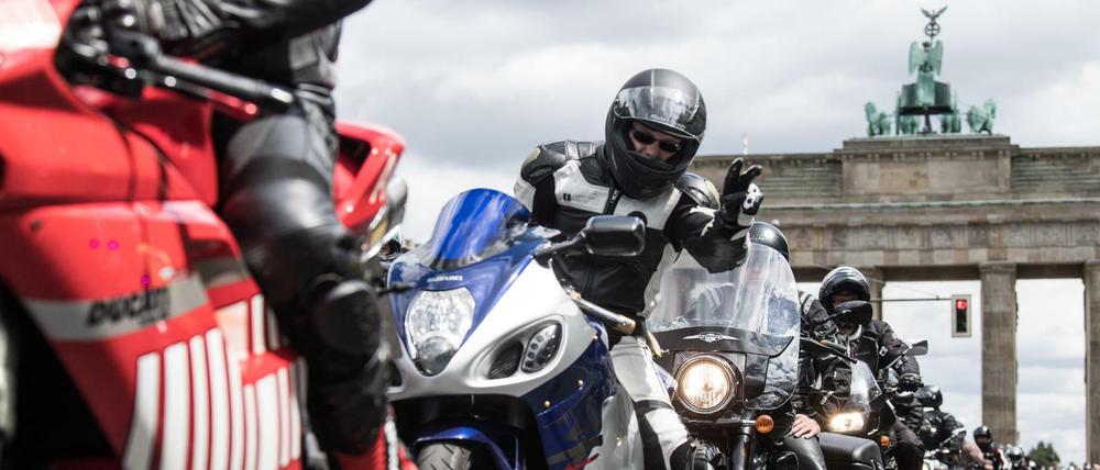 Einige hundert Motorradfahrer nahmen am Motorradkorso gegen das drohende Fahrverbot teil.