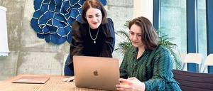 Emerald-Berlin-Gründerin Barbara Zeiss (links) mit Vanessa Meyer, Head of Creative &amp; Onlineshop in dem Start-up.