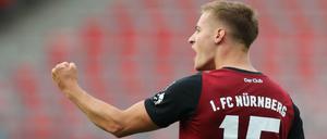 Zwei Tore für den Klassenerhalt. Der Nürnberger Fabian Nürnberger jubelt über seinen Treffer zum 2:0 im Hinspiel gegen Ingolstadt. 
