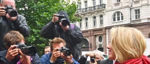 Abschuss erlaubt, erst danach folgt die Prüfung. Fotografen bei der Arbeit, hier vor einem Londoner Gericht.