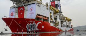 Ein türkisches Bohrschiff (Archivbild), mit dem nach Gasvorkommen im Meeresboden bei Zypern gesucht werden soll. 