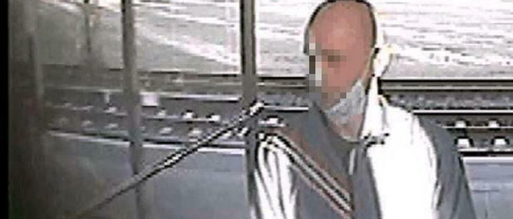 Der Tatverdächtige am 15. Juni am Bahnhof von Bernau.