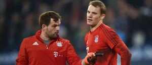 Sorgen für Verwirrung: Manuel Neuer und sein Torwarttrainer Toni Topalovic.