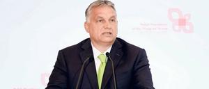 Im Zuge der Maßnahmen gegen die Corona-Pandemie ließ sich Victor Orban im Frühjahr einen Passus in das Notstandsgesetz schreiben, um kritische Berichterstattung weiter zu knebeln. 