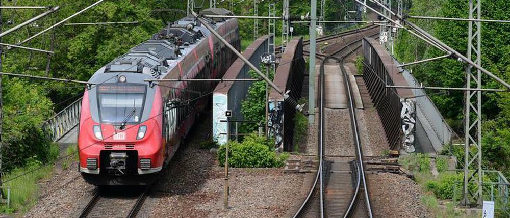 Die Bahn investiert kräftig in den Ausbau von Strecken in abgehängten Regionen.