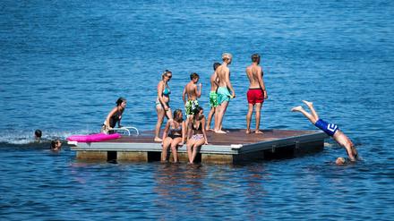 Wer eine Badestelle oder -insel stellt, muss per Gesetz auch genügend Rettungsschwimmer stellen.
