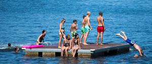 Wer eine Badestelle oder -insel stellt, muss per Gesetz auch genügend Rettungsschwimmer stellen.