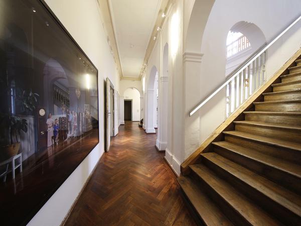 In der Ausstellung hängen unter anderem auch Bilder des Fotokünstlers Andreas Mühe.