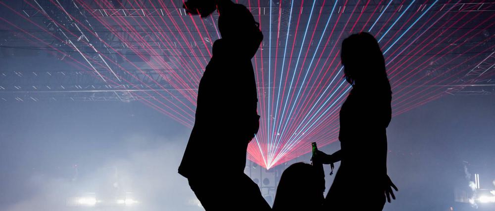 Die Party fand in einer leerstehenden Kaserne statt.