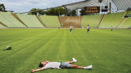 Gärtnern ist anstrengend. „Opening Ceremony“ von Toshiki Okada im Münchner Olympiastadion. 