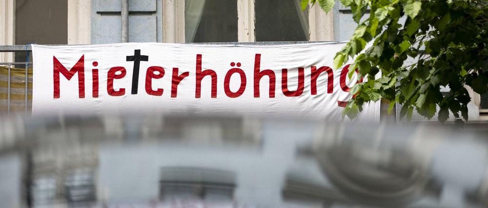 Angst vor Überforderung: Bezahlbarer Wohnraum wird in Berlin knapper, der Mietendeckel soll helfen.