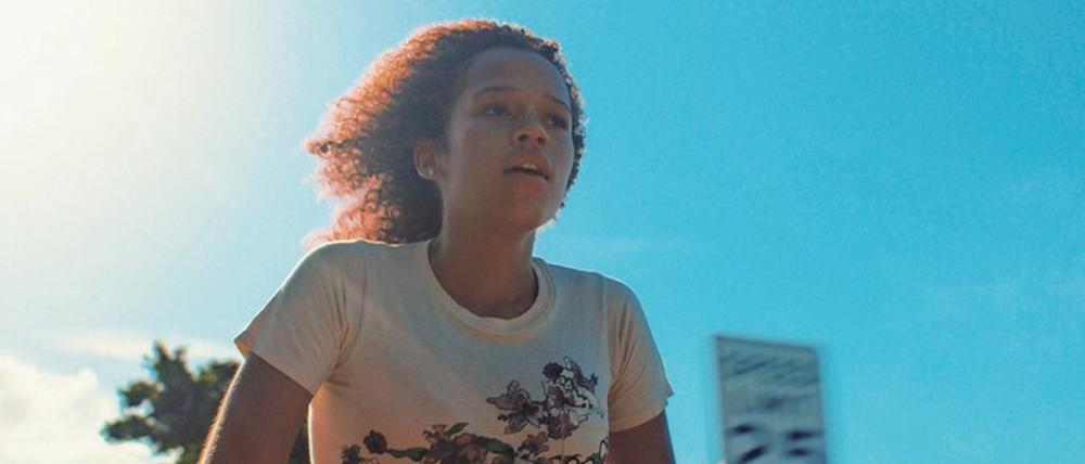 Emily (Taylor Russell) muss hilflos mitansehen, wie ihre Familie nach einem tragischen Unfall langsam zerbricht.