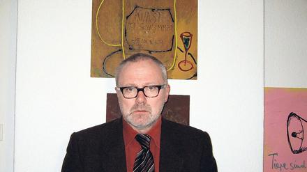 Der Berliner Schriftsteller und Künstler Thomas Kapielski, 68.
