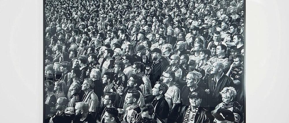In seinen Fotos dokumentiert der Jazztrompeter Till Brönner Menschen im Alltag – etwa die Fußballfans von Borussia Dortmund.
