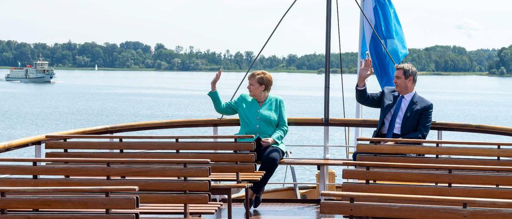Angela Merkel (CDU) und Markus Söder bei der Schifffahrt.