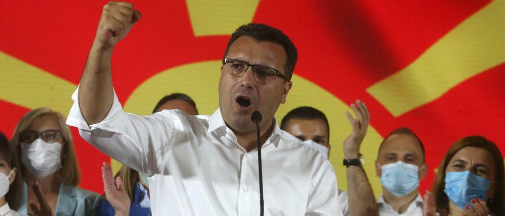 Zoran Zaev, Vorsitzender der Sozialdemokraten (SDSM), erklärt seinen Sieg bei den Parlamentswahlen.