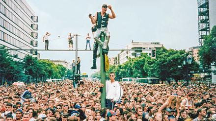 Riesenparty. 1999 kamen 1,5 Millionen zur Loveparade nach Berlin.