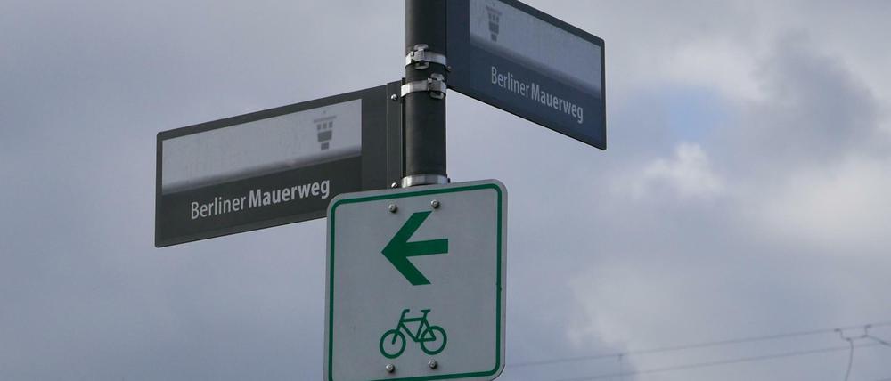 Der Mauerweg ums frühere West-Berlin ist komplett beschildert, aber teils schlecht befahrbar.