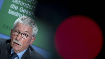 Thilo Sarrazin, Mitglied der SPD Westend, bei der Vorstellung seines Buches "Feindliche Übernahme". 