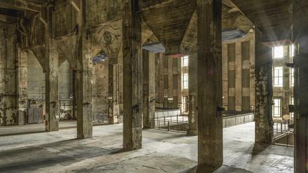 Die Halle des ehemaligen Heizkraftwerks im Berghain ist seit langer Zeit wieder einmal lichtdurchflutet.