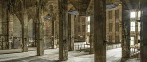 Die Halle des ehemaligen Heizkraftwerks im Berghain ist seit langer Zeit wieder einmal lichtdurchflutet.