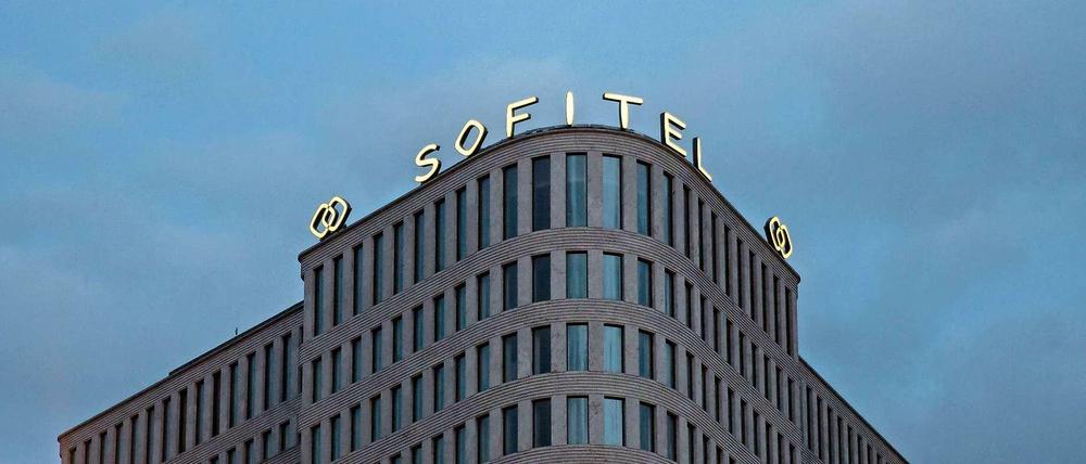 Das luxuriöse "Sofitel Berlin Kurfürstendamm" (früher: Concorde Hotel) wurde vom Berliner Architekten Jan Kleihues gestaltet.