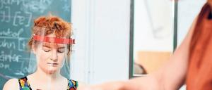 Schauspielstudentin Liv Stapelfeldt (li.) im Unterricht mit Irene Wagner, Professorin für Sprecherziehung.