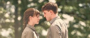 Marianne (Daisy Edgar-Jones) und Connell (Paul Mescal) kommen sich näher.