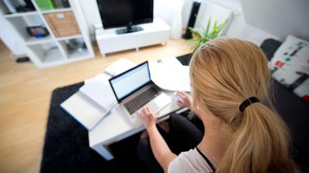 Keine Überbrückungshilfe vom Bund – Zehntausende Studierende bekamen in den vergangenen Wochen eine Mail mit der Ablehnung zu ihrem Nothilfe-Antrag.