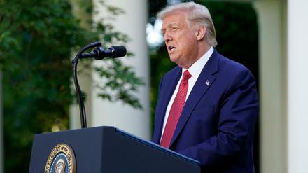 US-Präsident Trump spricht am Dienstag auf einer Pressekonferenz vor dem Weißen Haus. 