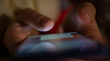 Smartphones sind zu ständigen Begleitern vieler Menschen geworden.