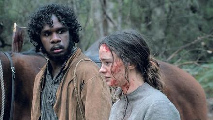 Gegen den Feind vereint. Aisling Franciosi und Baykali Ganambarr.