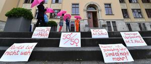 Gescheitert: Demonstrantinnen für eine Paritätsregelung vor der Urteilsverkündung vor dem Thüringer Verfassungsgerichtshof.