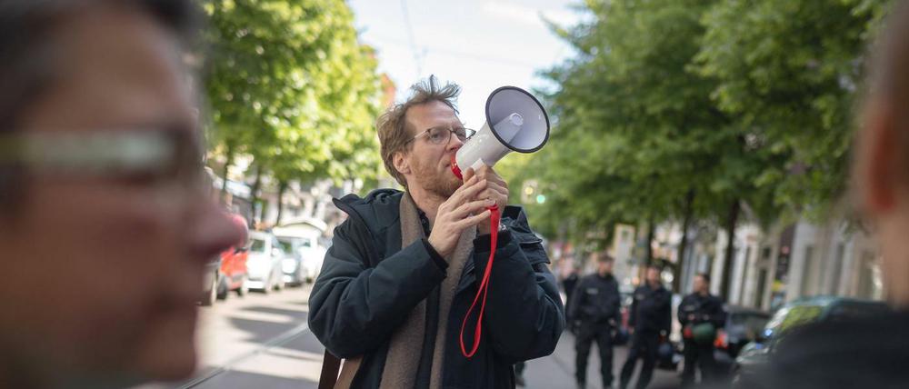 Baustadtrat Florian Schmidt gegen einer Demo gegen Verdrängung in Berlin-Friedrichshain.