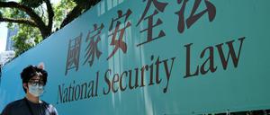 Hinweisbanner auf das Sicherheitsgesetz in Hongkong 