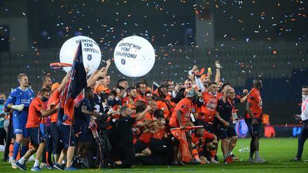 Eine Mannschaft, keine Fans. Basaksehir feiert den Ttitel.