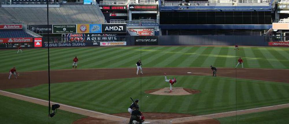 Baseball findet ohne Fans, aber wenigstens im eigenen Stadion statt.