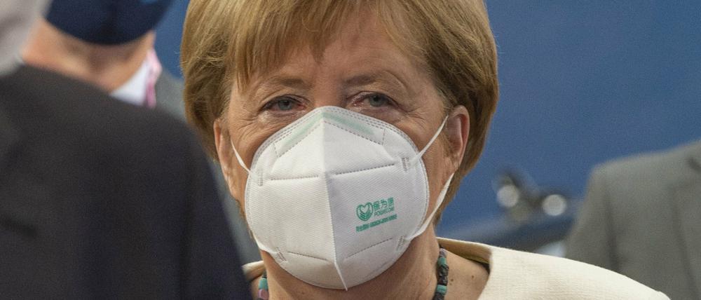 Angela Merkel, Bundeskanzlerin von Deutschland, trifft am Hauptsitz der Europäischen Union ein. Der EU-Sondergipfel zum mehrjährigen Finanzrahmen und zum Milliarden-Programm gegen die Corona-Wirtschaftskrise geht in die Verlängerung.