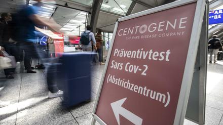Abstrich nach Ankunft. Am Flughafen Frankfurt gibt es Deutschlands erstes "Flughafen-Corona-Test"-Zentrum.