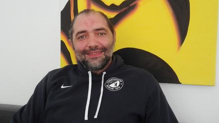 Murat Doğan, Trainer der Fußballerinnen von Türkiyemspor Berlin.