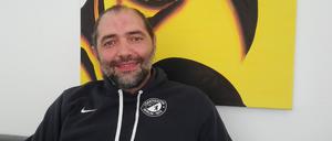 Murat Doğan, Trainer der Fußballerinnen von Türkiyemspor Berlin.