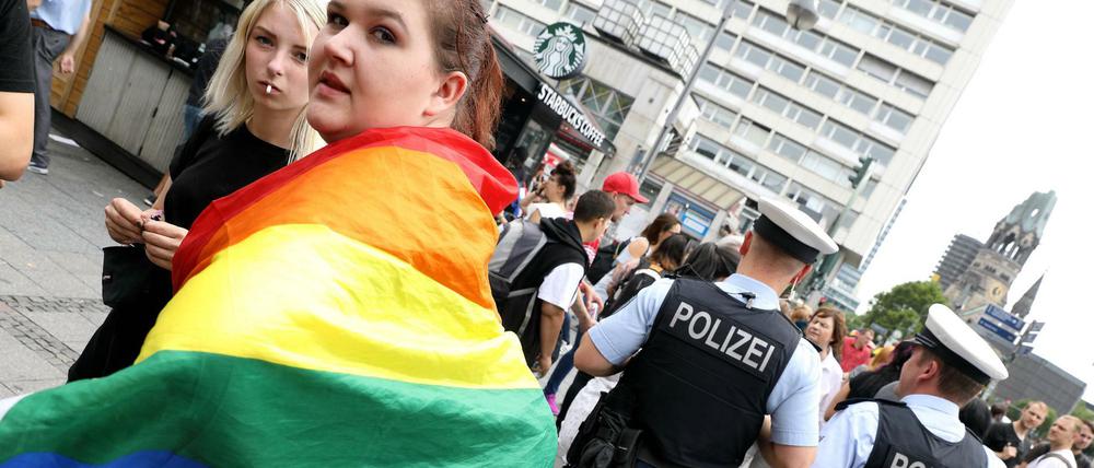 Die Polizei wird aufgefordert, bei lesbenfeindlicher Gewalt genauer hinzuschauen.