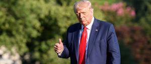 Daumen hoch. Donald Trump wünscht Ghislaine Maxwell „alles Gute“.