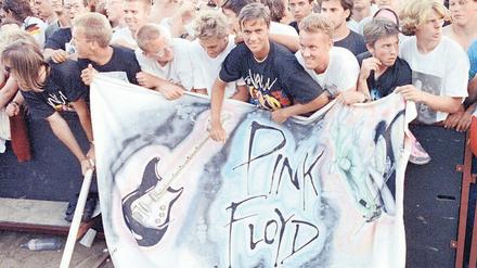 Auf dem alten Todesstreifen am Potsdamer Platz, wo ein Dreivierteljahr zuvor noch die DDR-Grenzer patroullierten, feierten 320 000 Fans die Live-Aufführung des Pink-Floyd-Albums „The Wall“ 