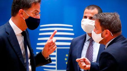 Mark Rutte (links), der Premierminister der Niederlande, die Teil der "Sparsamen Vier" sind. 