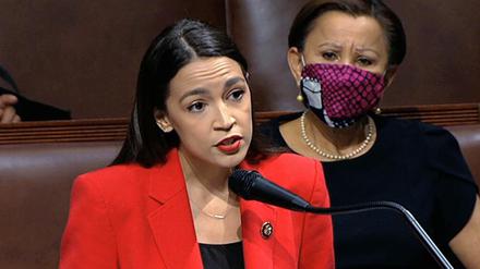 Alexandria Ocasio-Cortez (l) wies eine Entschuldigung des republikanischen Abgeordneten Yoho zurück.