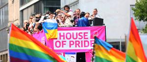 „House of Pride“: 89 Trucks fuhren in der CSD-Demonstration mit.