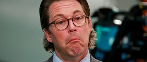 Bundesverkehrsminister Andreas Scheuer (CSU) sieht sich bei der Aufarbeitung des Debakels um die Pkw-Maut erneut mit schweren Vorwürfen der Opposition konfrontiert.
