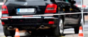 Für viele zu groß, zu gewaltig, zu schnell: der verunfallte Mercedes am Bahnhof Zoo.