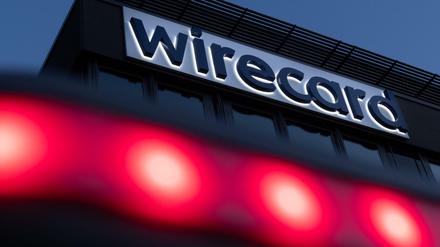 Der Schriftzug von Wirecard an der Firmenzentrale des Zahlungsdienstleisters in Aschbeim bei München.